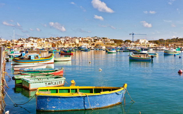 Harbor boats water city skyline free wallpaper for desktop - medium preview image