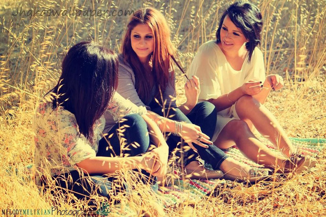 Girls field grass cell phones free wallpaper for desktop - medium preview image