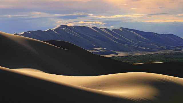 Mountain range sand dunes cloudy free wallpaper for desktop - medium preview image