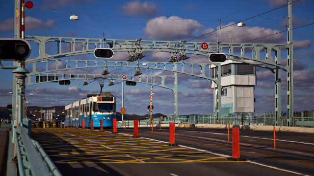 Train bridge street traffic lights free wallpaper for desktop - medium preview image