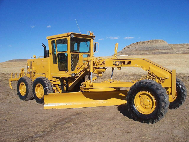 Yellow bulldozer desert mountain background free wallpaper for desktop - medium preview image