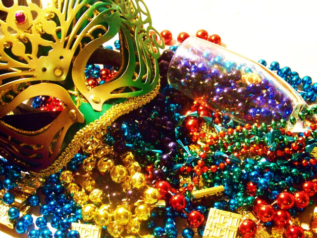 Carnival mask beads reflection mirror free wallpaper for desktop - medium preview image