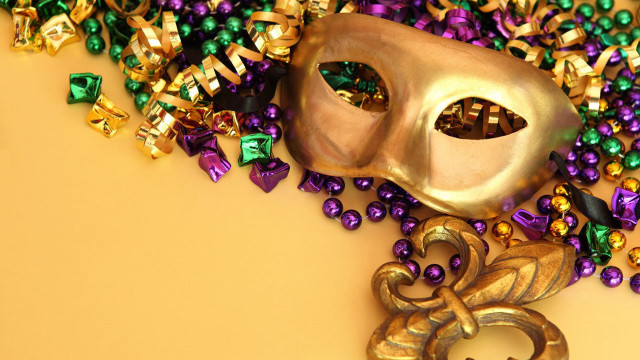 Mask beads table yellow gold free wallpaper for desktop - medium preview image
