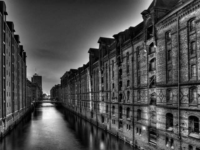 Canal black white city old #3 free wallpaper for desktop - medium preview image