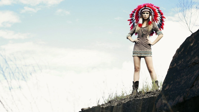 Woman red headdress rock formation free wallpaper for desktop - medium preview image