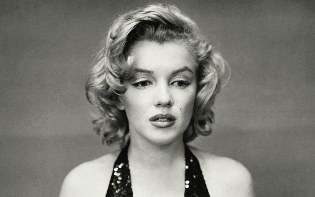 Woman tie posing black white free wallpaper for desktop - medium preview image