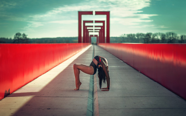 Woman bending bridge red pillars free wallpaper for desktop - medium preview image