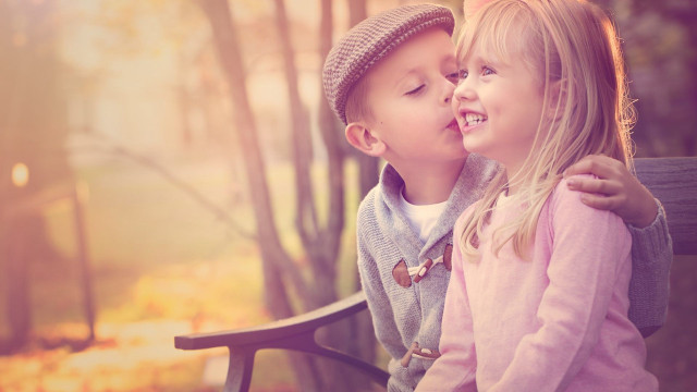Boy girl bench kissing eyes free wallpaper for desktop - medium preview image