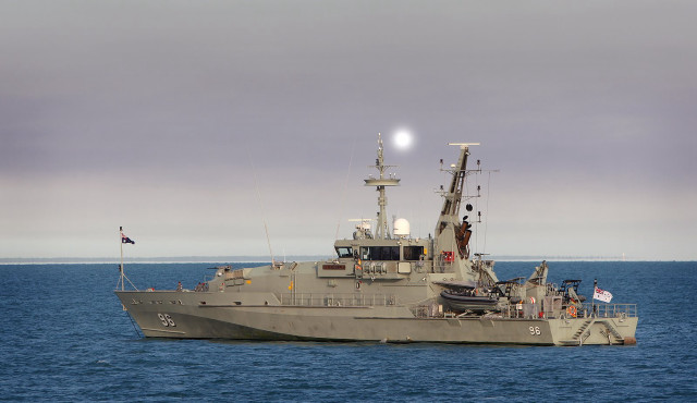 Large boat floating water flag free wallpaper for desktop - medium preview image