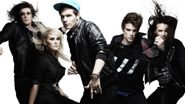 Young people group photo together free wallpaper for desktop - medium preview image