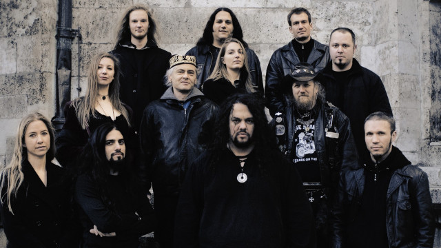 Group people standing building clock free wallpaper for desktop - medium preview image