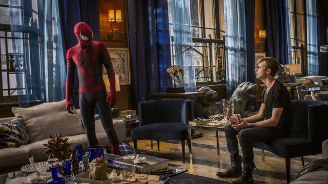Spiderman woman livingroom renaissance moviestill free wallpaper for desktop - medium preview image
