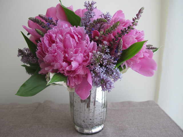 Vase pink flowers tablecloth white free wallpaper for desktop - medium preview image