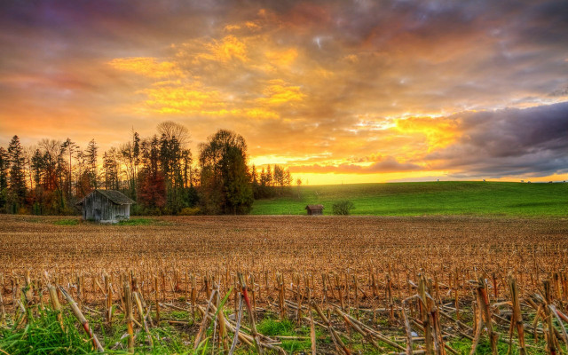 Field house sunset clouds sky free wallpaper for desktop - medium preview image