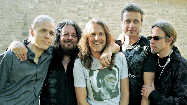 Men group brick wall building free wallpaper for desktop - medium preview image