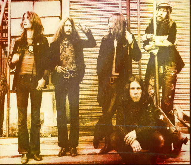 Group people sidewalk building door free wallpaper for desktop - medium preview image