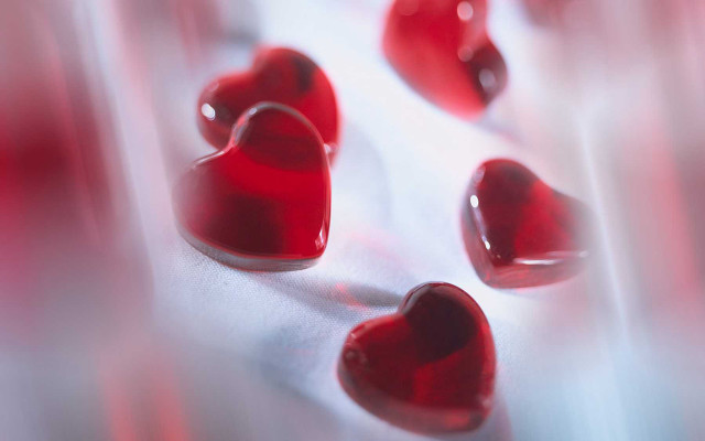 Hearts closeup table blurry background free wallpaper for desktop - medium preview image