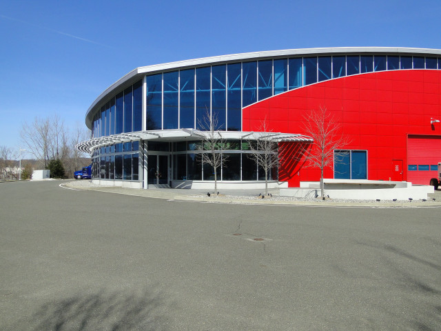 Red building circular entrance tree free wallpaper for desktop - medium preview image