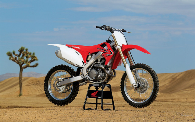 Red white dirt bike desert #2 free wallpaper for desktop - medium preview image