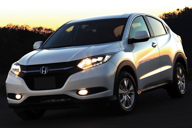 White honda hrv parking lot free wallpaper for desktop - medium preview image