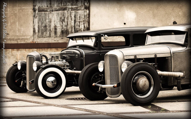 Vintage car parked road building free wallpaper for desktop - medium preview image