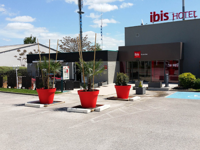 Building red planters blue sky free wallpaper for desktop - medium preview image