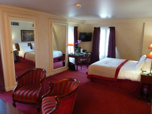 Hotel room bed rococo luxury free wallpaper for desktop - medium preview image