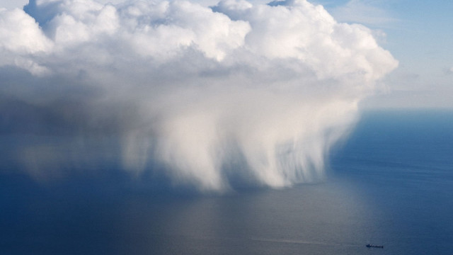 Cloud ocean boat sky water free wallpaper for desktop - medium preview image