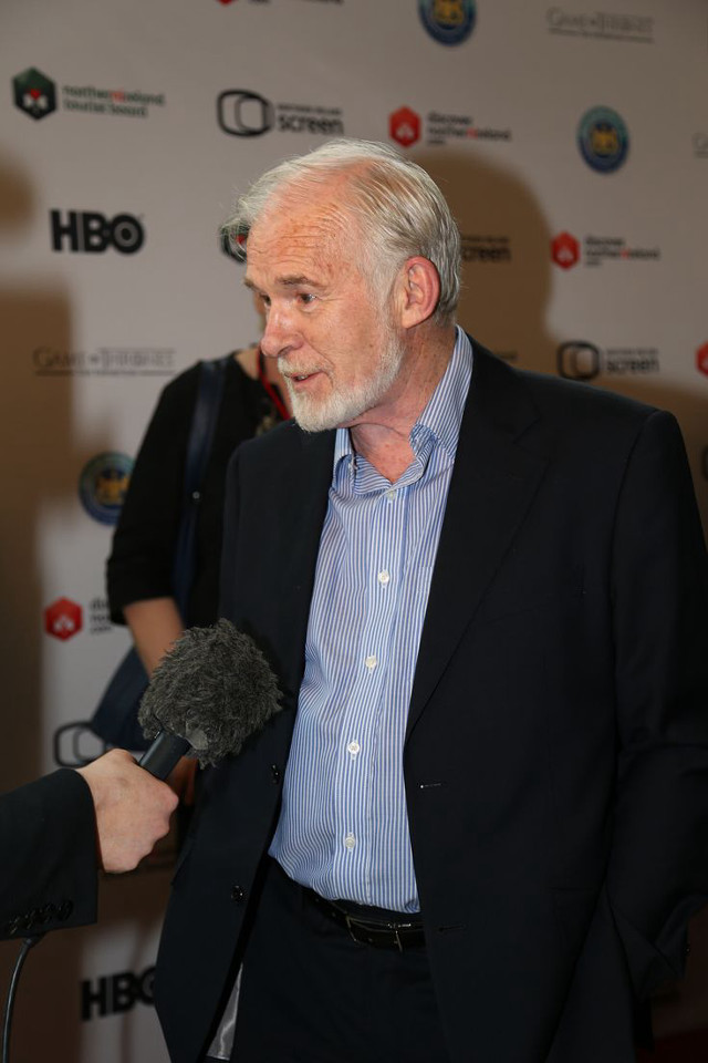 Man suit talking microphone conversation free wallpaper for mobile - medium preview image