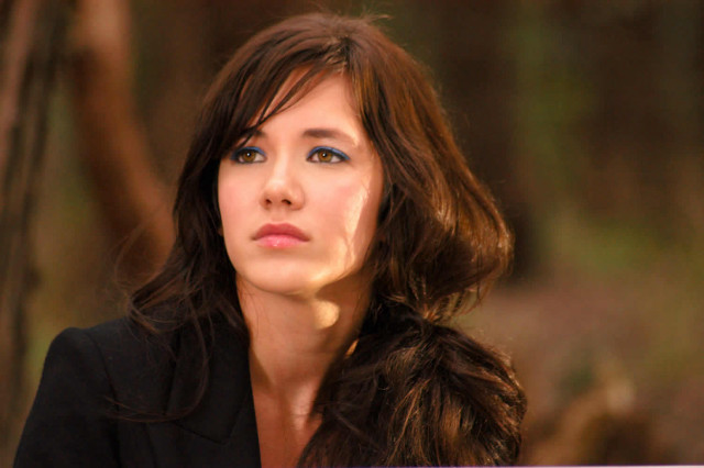 Woman blueeyes blurrybackground portrait promotional free wallpaper for desktop - medium preview image