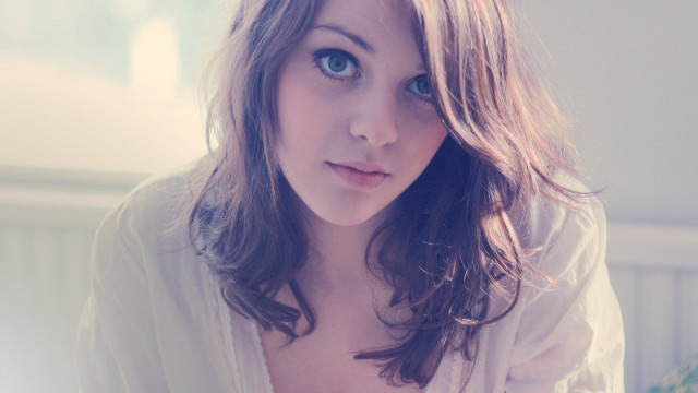 Woman blueeyes white shirt plant free wallpaper for desktop - medium preview image