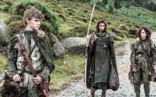 Group people dirt road hill free wallpaper for desktop - medium preview image