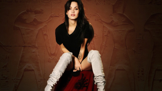 Woman sitting chair legs crossed #20 free wallpaper for desktop - medium preview image