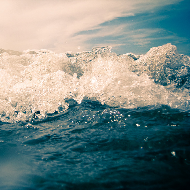 Breaking wave ocean sky background free wallpaper for tablet - medium preview image