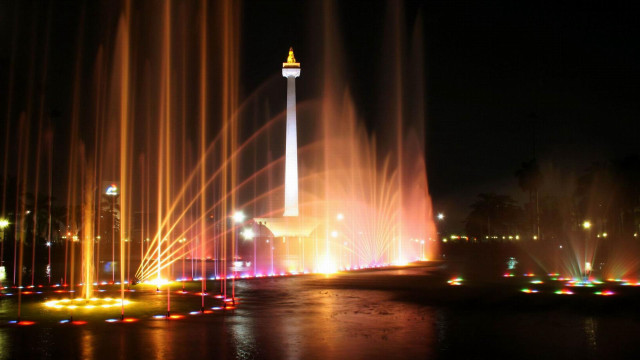 Fountain lights water night tower free wallpaper for desktop - medium preview image