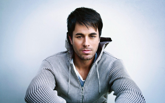 Man sweater posing marble sculpture free wallpaper for desktop - medium preview image