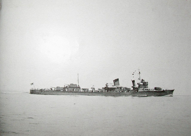 Large boat water shoreline sky free wallpaper for desktop - medium preview image