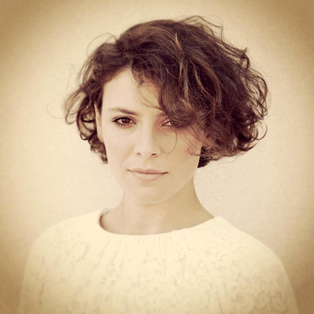 Messy hair white shirt serious free wallpaper for tablet - medium preview image