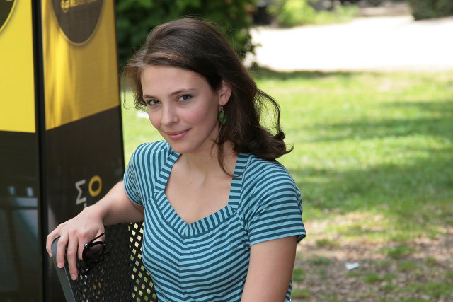 Woman bench park yellow black free wallpaper for desktop - medium preview image