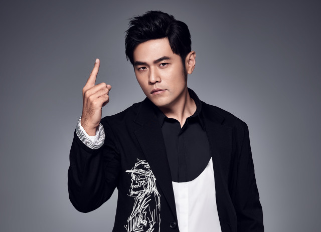 Man black shirt white shirt #2 free wallpaper for desktop - medium preview image