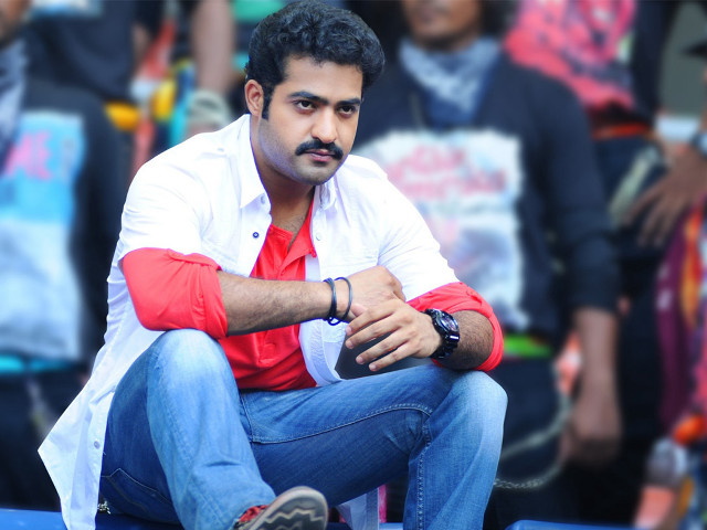 Man sitting bench arms crossed free wallpaper for desktop - medium preview image