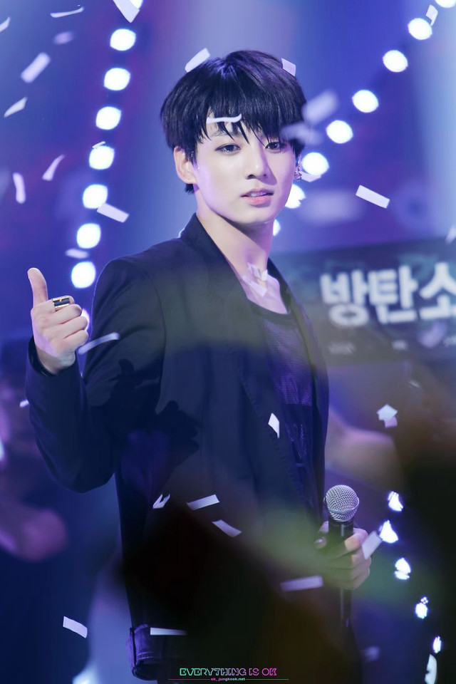 Man thumbs up microphone confetti free wallpaper for mobile - medium preview image