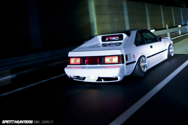 White car highway night headlights free wallpaper for desktop - medium preview image