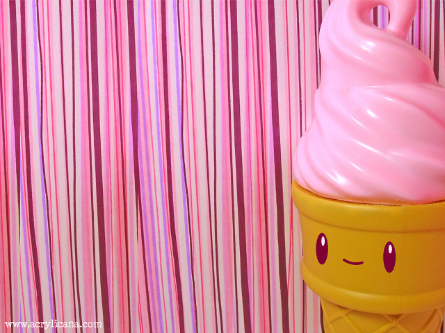 Pink ice cream smiley face free wallpaper for desktop - medium preview image