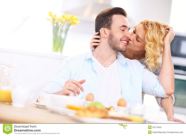 Man woman kissing kitchen food free wallpaper for desktop - medium preview image