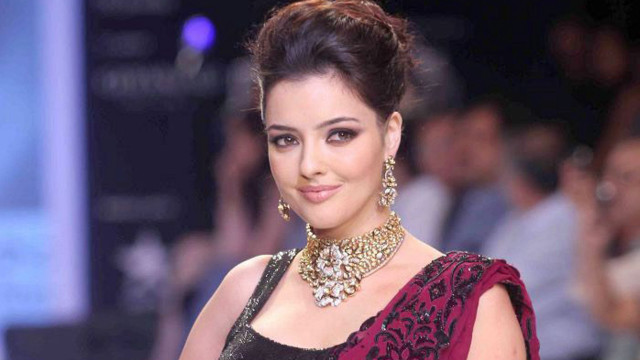 Woman black red dress necklace free wallpaper for desktop - medium preview image