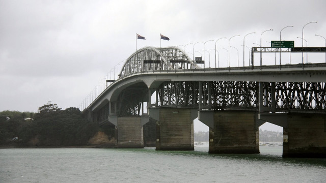 Bridge water flag sign top free wallpaper for desktop - medium preview image