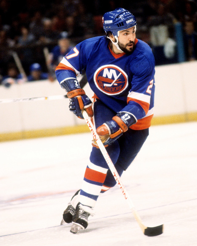 Hockey player ice moving puck free wallpaper for mobile - medium preview image