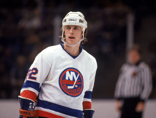 Hockey player referee ice standing free wallpaper for desktop - medium preview image