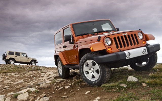 Jeeps parked rocky hill cloudy free wallpaper for desktop - medium preview image
